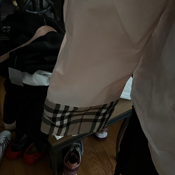 Burberry Blush Pink Raincoat with Check Lining - Picture 4 of 5